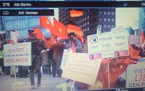 German media cover Vietnamese protest against China’s increased militarization of East Sea - ảnh 1